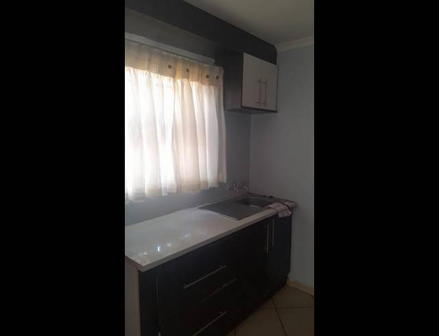 2 BEDROOM PROPERTY TO RENT IN ROSSLYN
